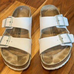 Birkenstock White Tan Sandals Classic Two-Strap Design size 9/9.5 EU 40
